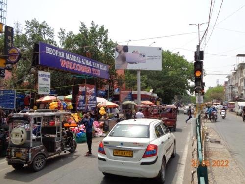 Ajmal-Khan-Road-Crossing-Karol-Bagh-towards-Gaffar-Market